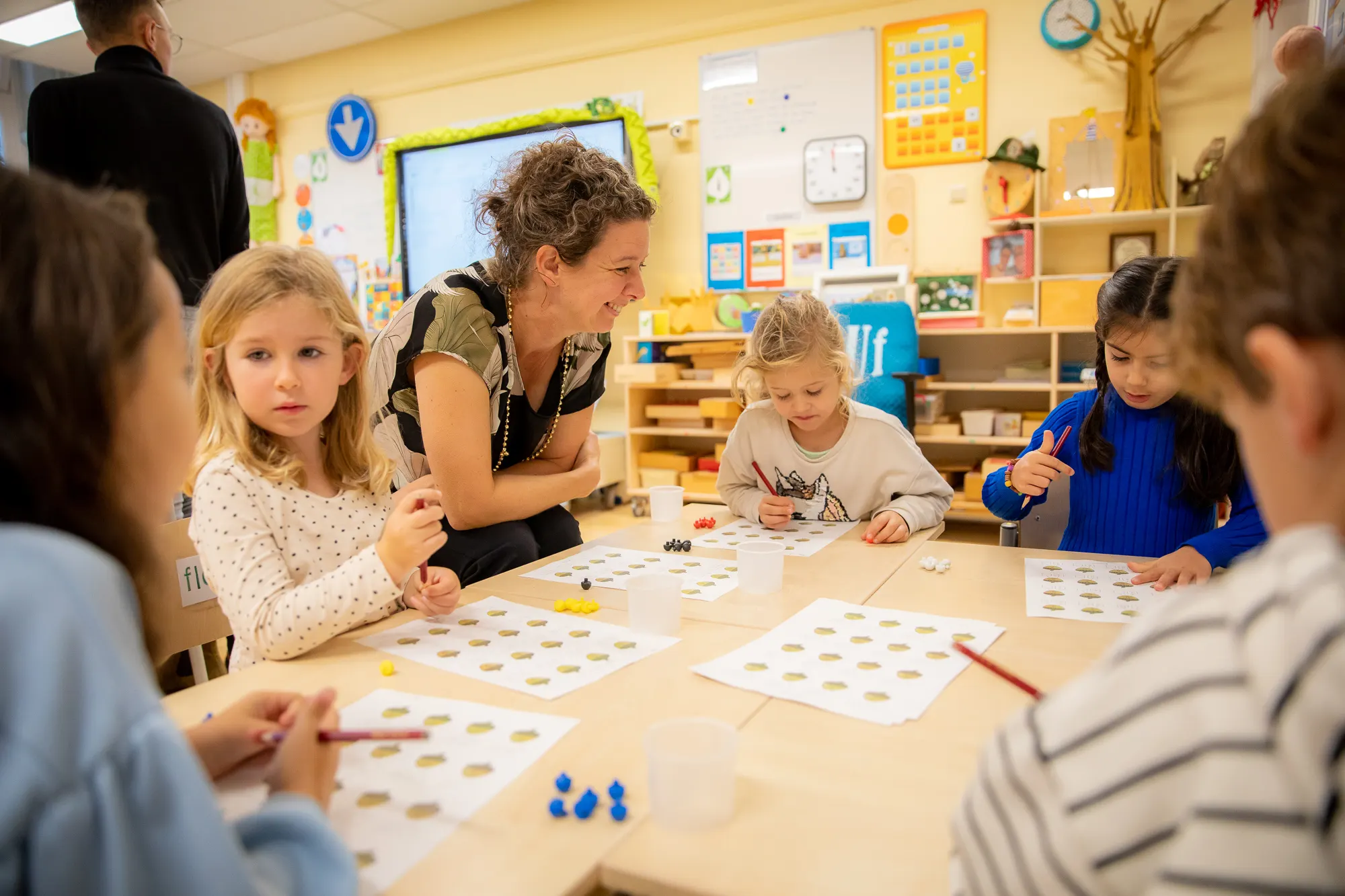 leerkracht met leerlingen de bolster